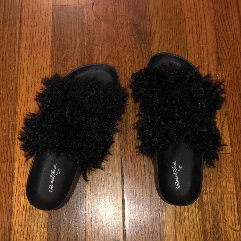 Universal Thread goods co. FUZZY SANDALS